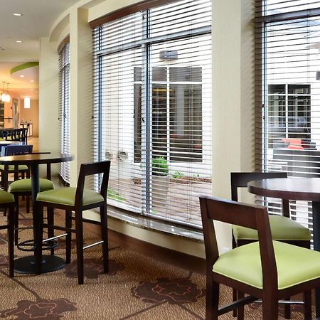 Hilton Garden Inn Greensboro Airport Екстер'єр фото