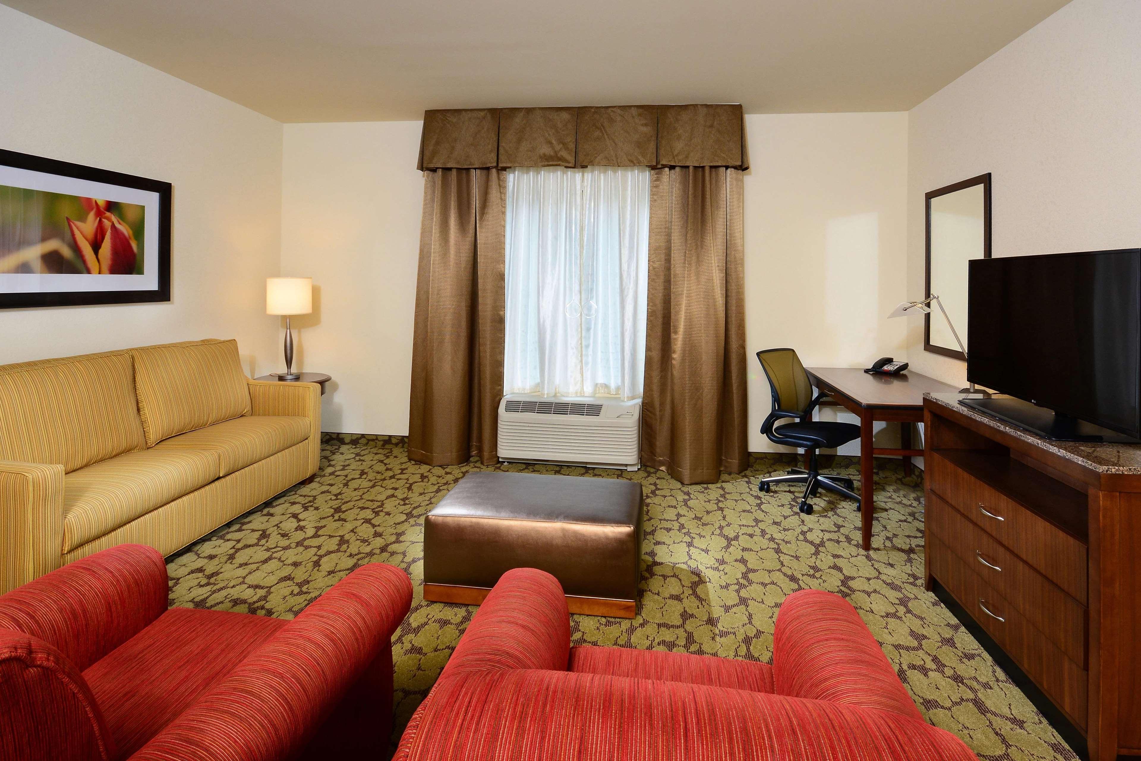 Hilton Garden Inn Greensboro Airport Екстер'єр фото
