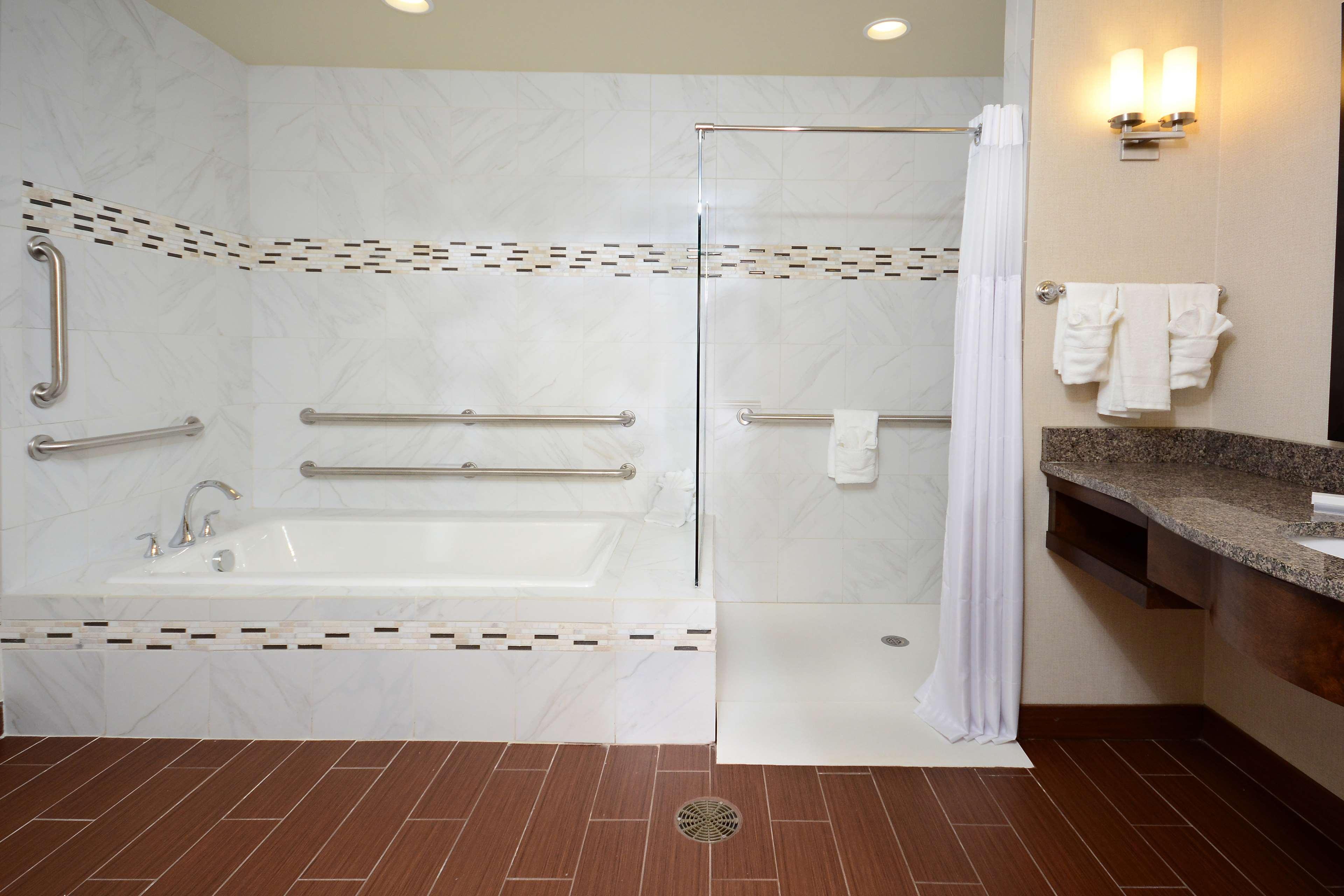 Hilton Garden Inn Greensboro Airport Екстер'єр фото