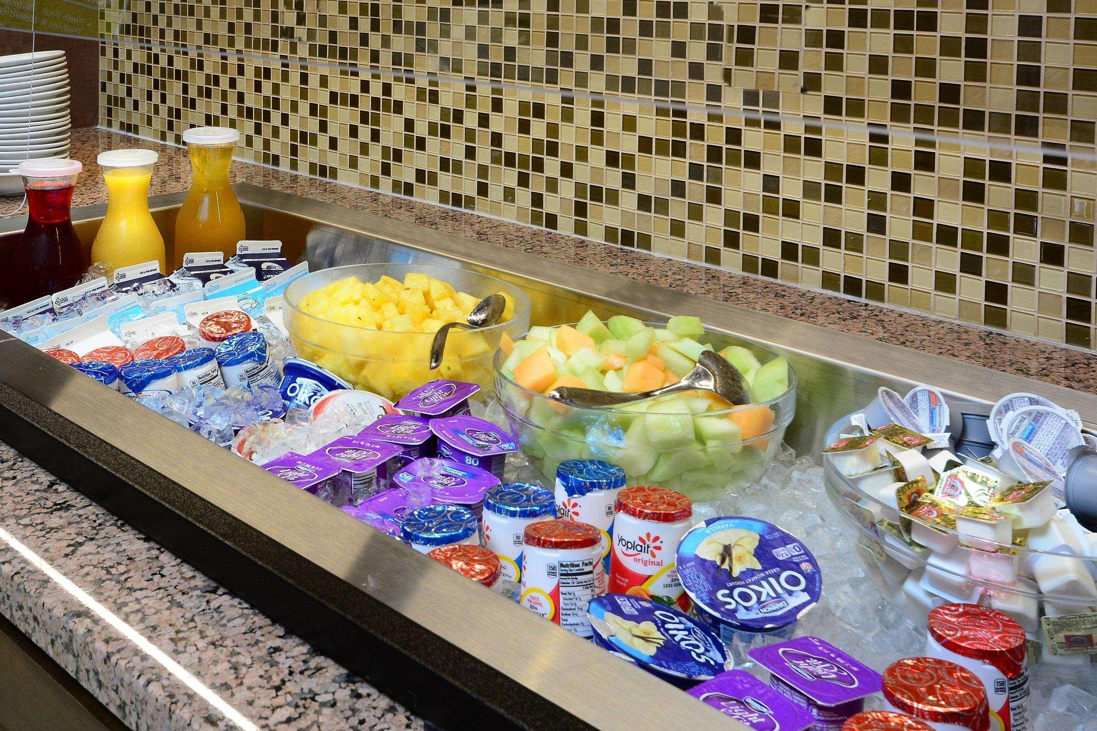 Hilton Garden Inn Greensboro Airport Екстер'єр фото