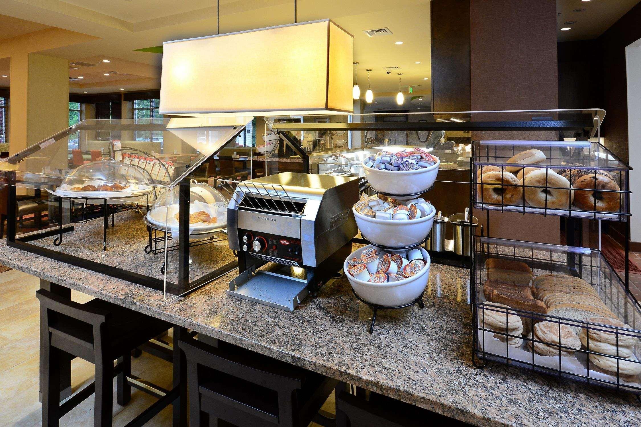 Hilton Garden Inn Greensboro Airport Екстер'єр фото