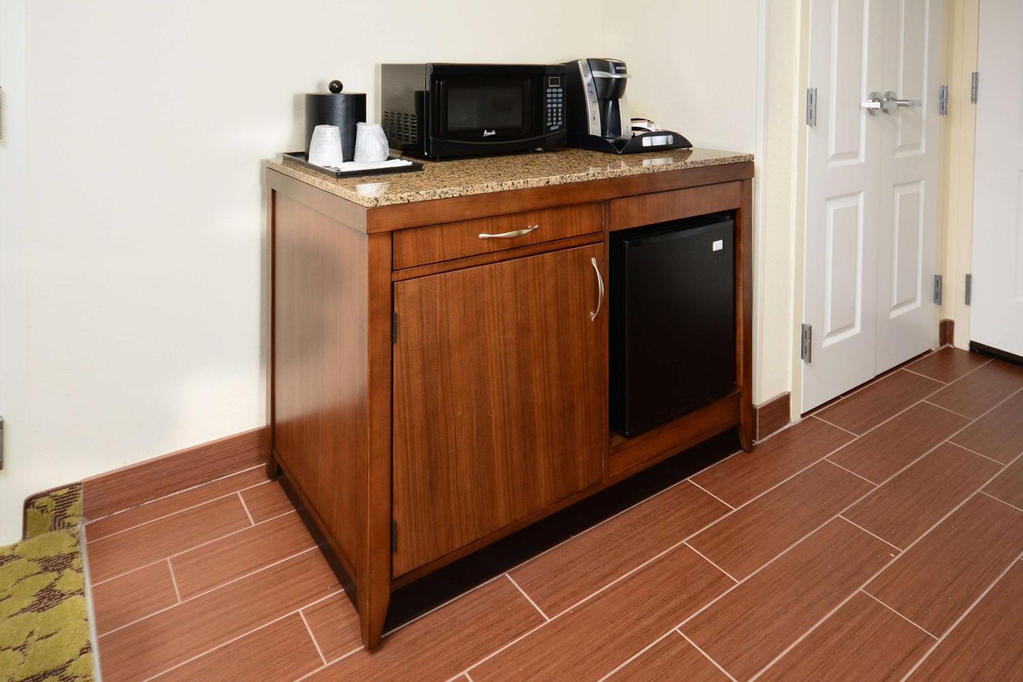 Hilton Garden Inn Greensboro Airport Екстер'єр фото