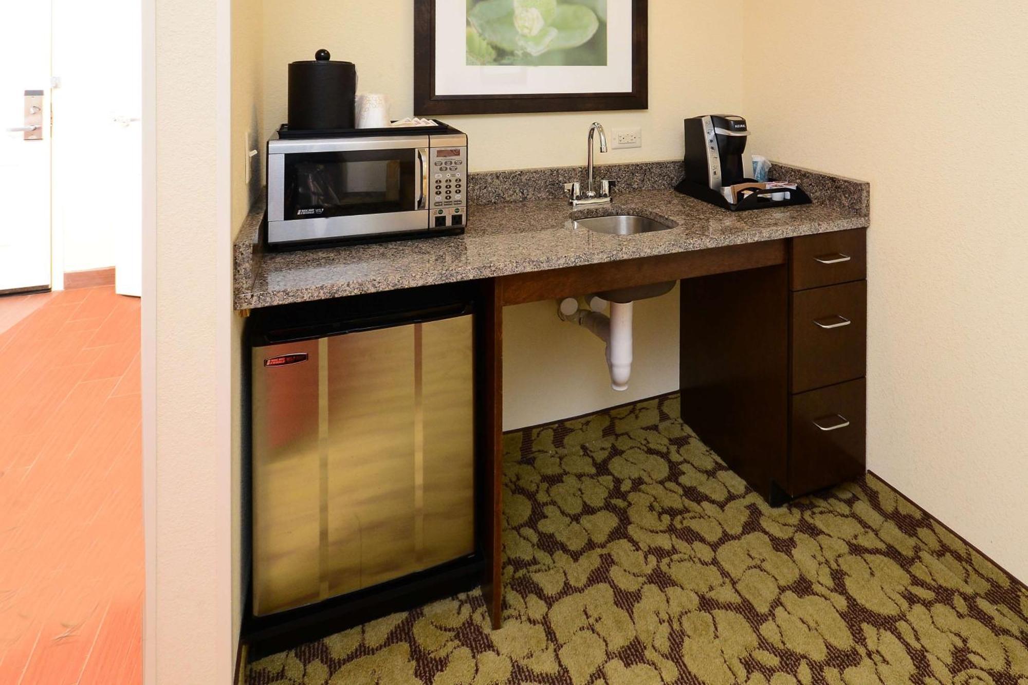 Hilton Garden Inn Greensboro Airport Екстер'єр фото