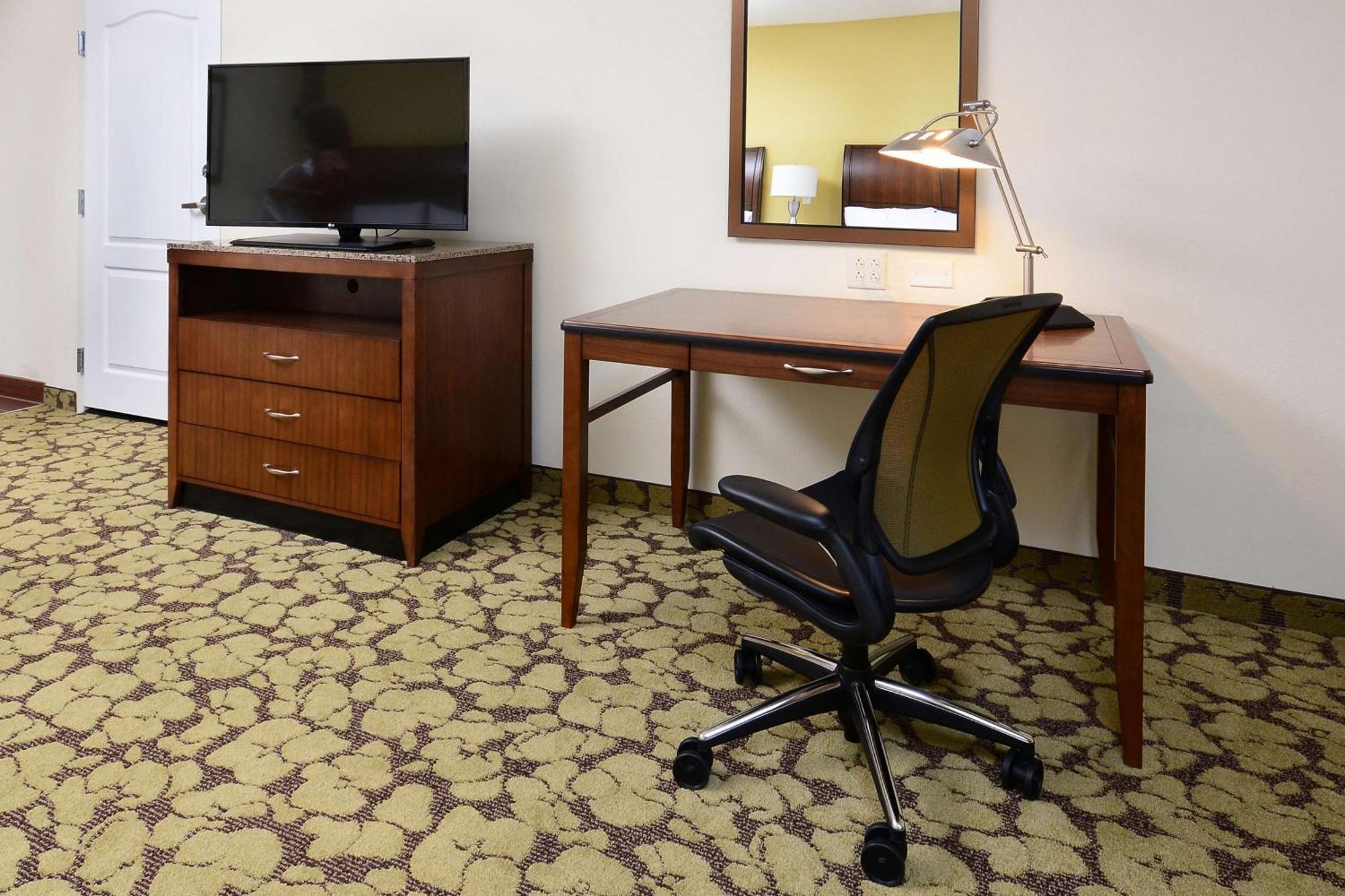 Hilton Garden Inn Greensboro Airport Екстер'єр фото