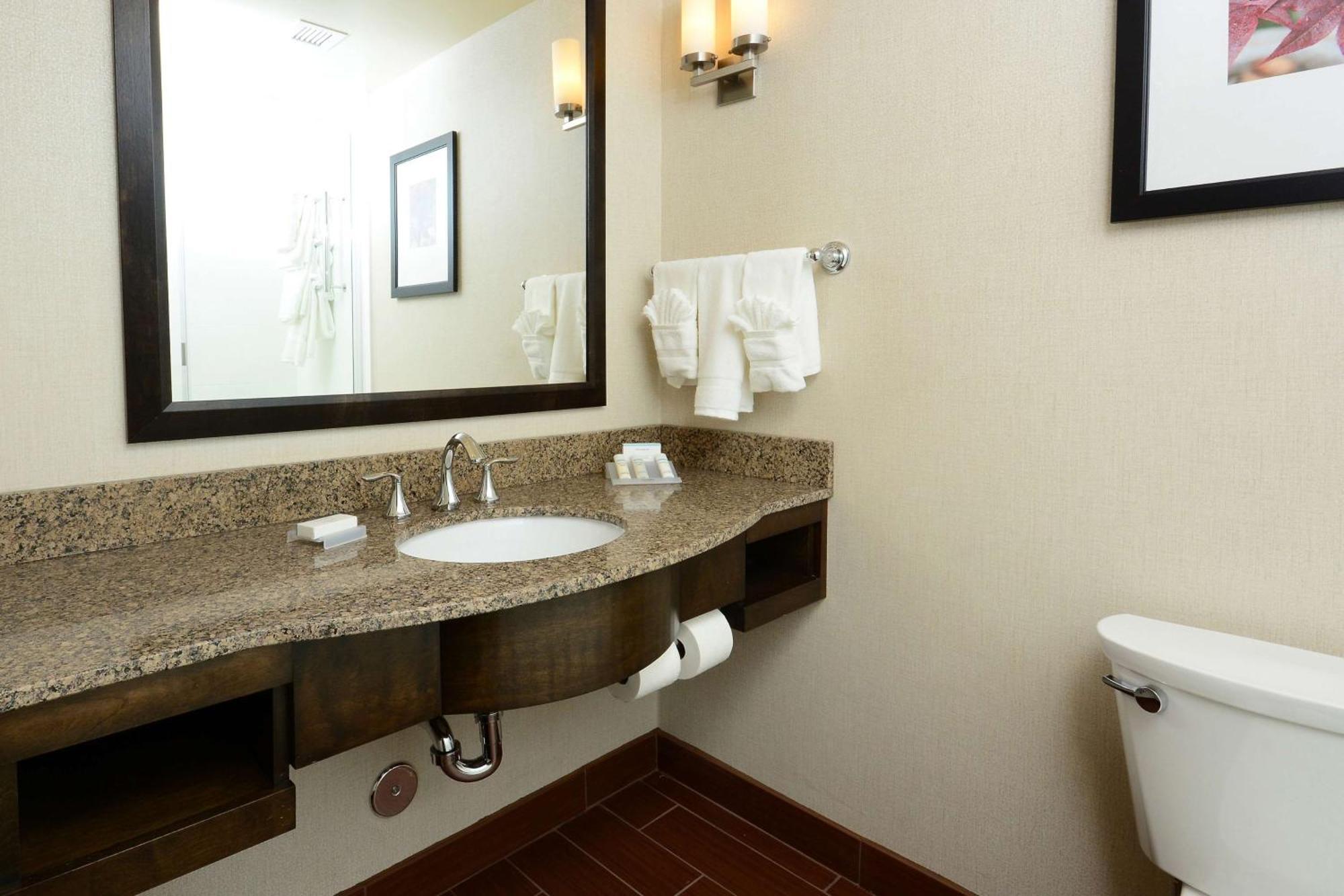 Hilton Garden Inn Greensboro Airport Екстер'єр фото