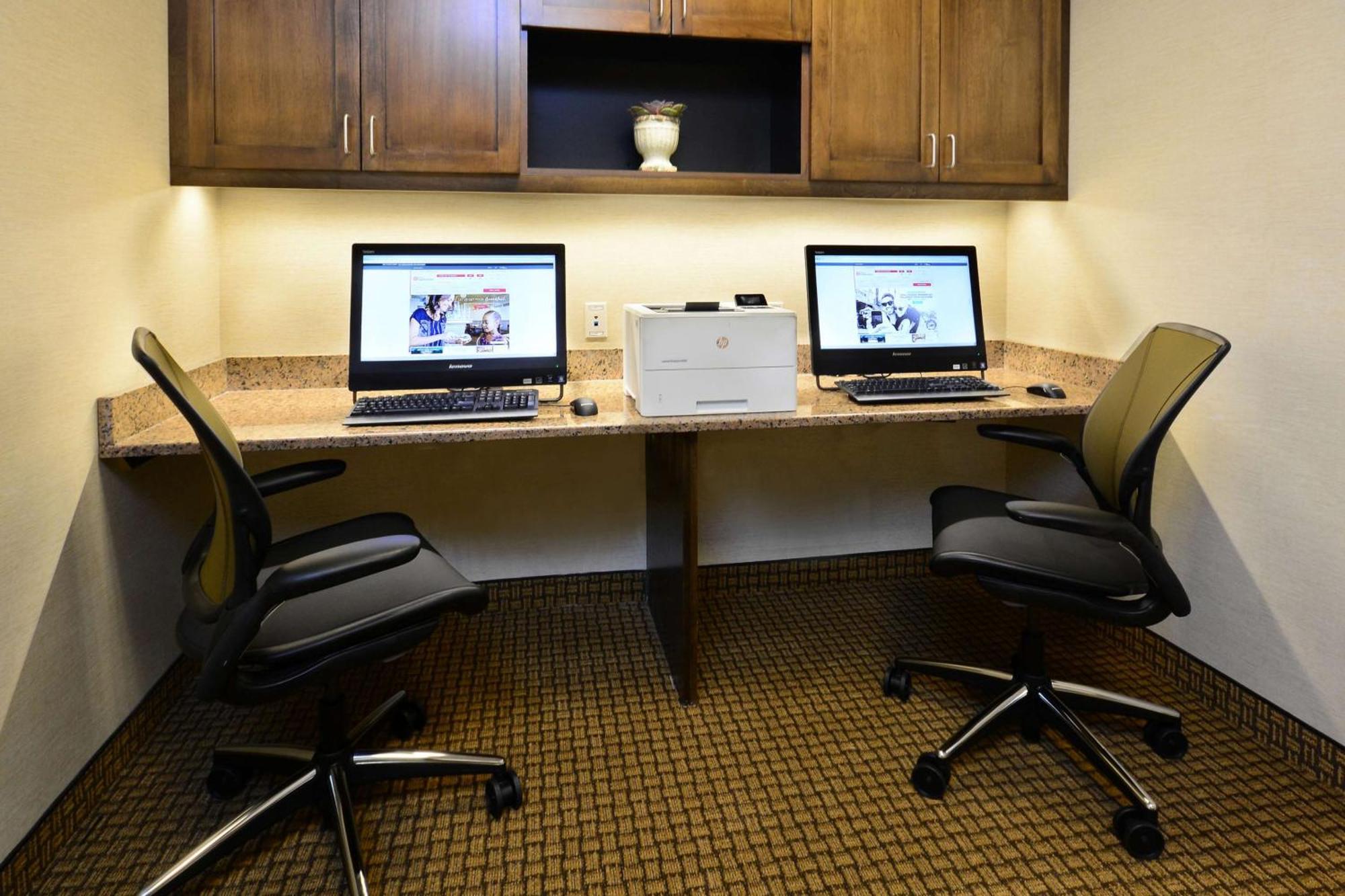 Hilton Garden Inn Greensboro Airport Екстер'єр фото